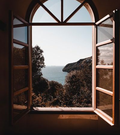 Jak skutecznie umy&cacute; okna?